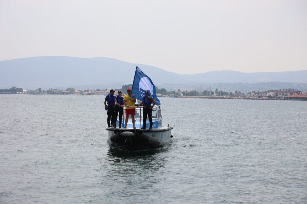 urla gelinkaya halk plaji mavi bayrak aldi 